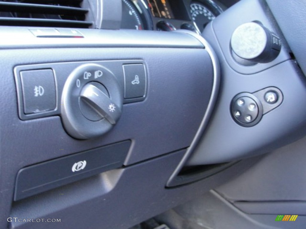 2004 Volkswagen Phaeton V8 4Motion Sedan Controls Photo #54575114