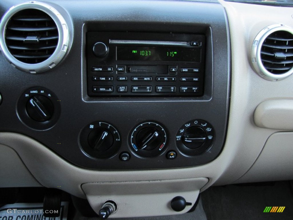 2003 Ford Expedition XLT 4x4 Audio System Photo #54578804
