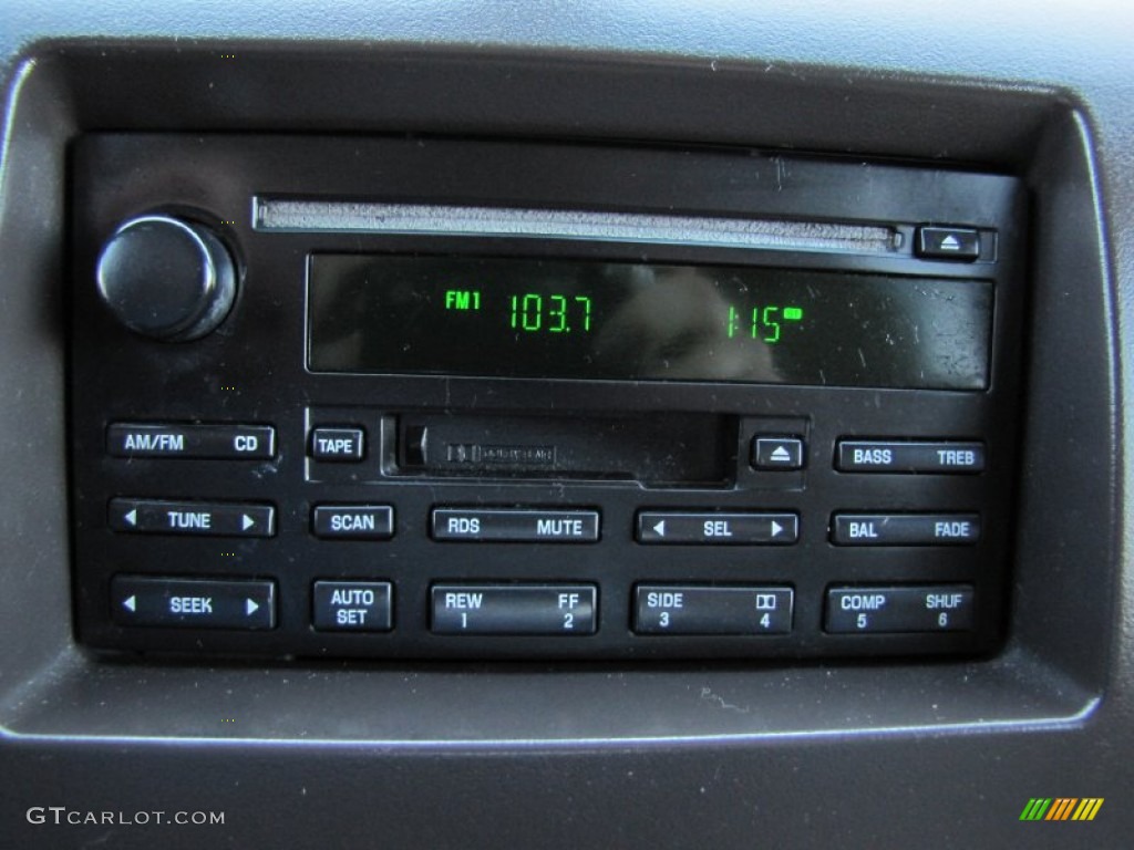 2003 Ford Expedition XLT 4x4 Audio System Photos