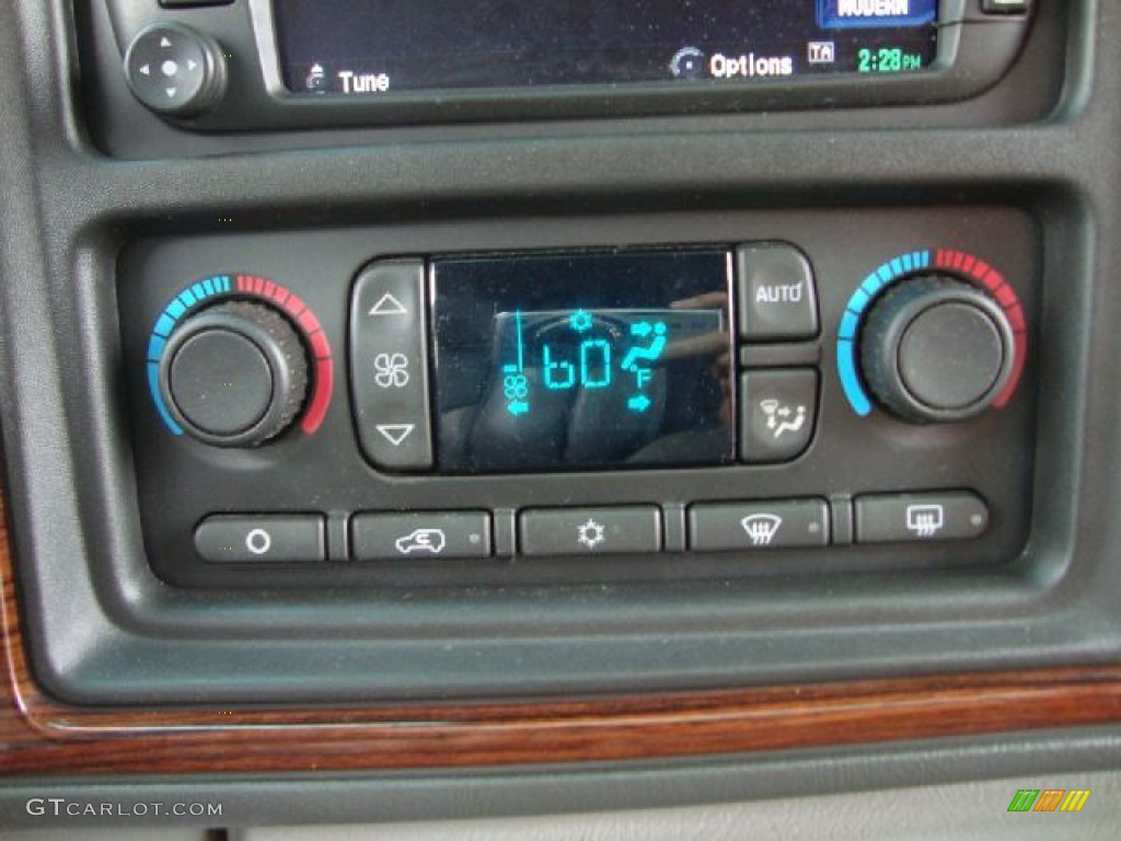 2004 Cadillac Escalade EXT AWD Controls Photos