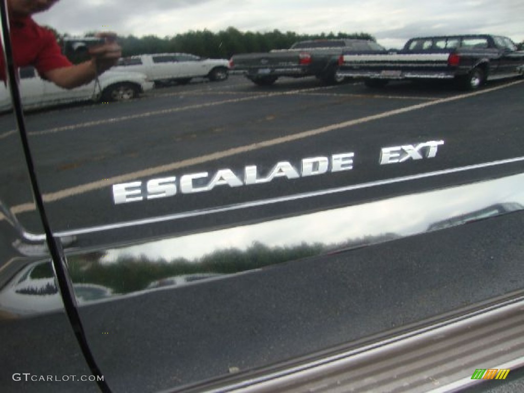 2004 Cadillac Escalade EXT AWD Marks and Logos Photos