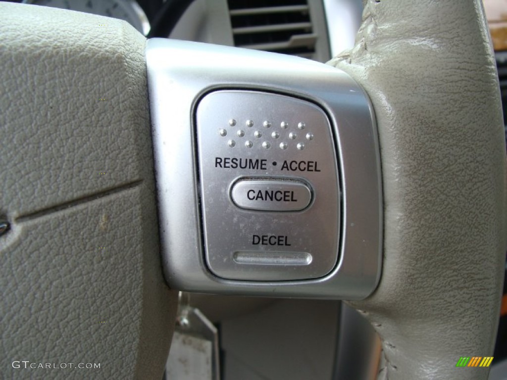 2007 Chrysler Aspen Limited 4WD Controls Photo #54582830