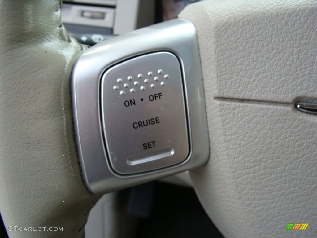 2007 Chrysler Aspen Limited 4WD Controls Photo #54582839