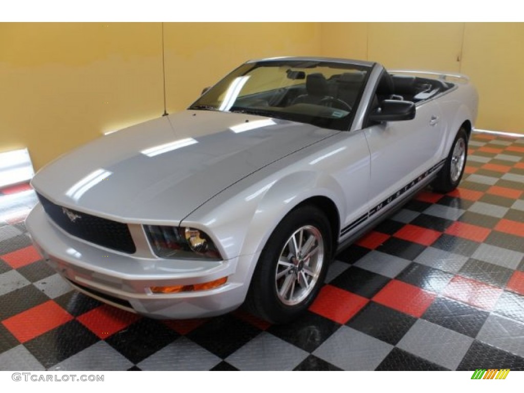 2005 Mustang V6 Premium Convertible - Satin Silver Metallic / Dark Charcoal photo #3