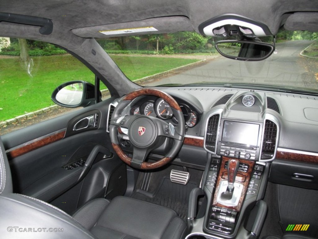 Black Interior 2011 Porsche Cayenne Turbo Photo #54590321