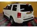 Taffeta White - Pilot Touring 4WD Photo No. 3