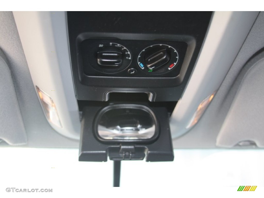 2003 Expedition XLT - Silver Birch Metallic / Flint Grey photo #40