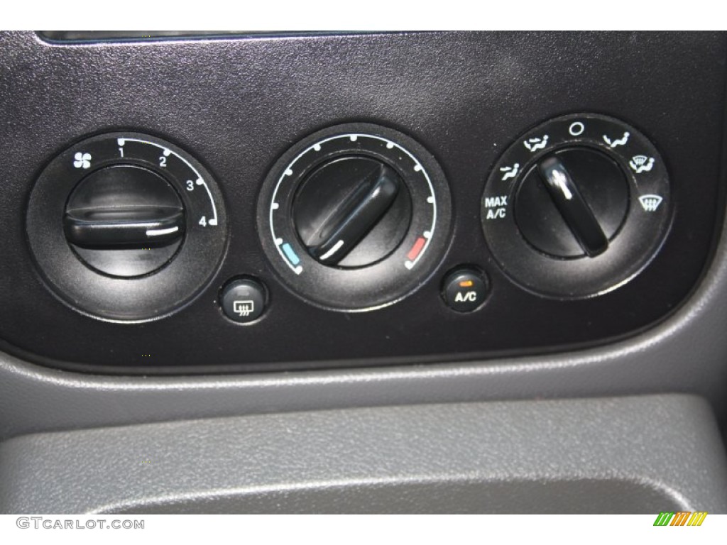 2003 Expedition XLT - Silver Birch Metallic / Flint Grey photo #44