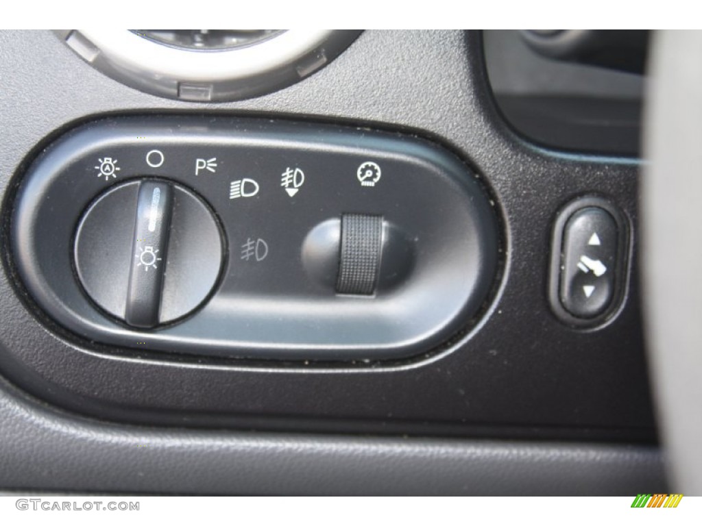 2003 Expedition XLT - Silver Birch Metallic / Flint Grey photo #50