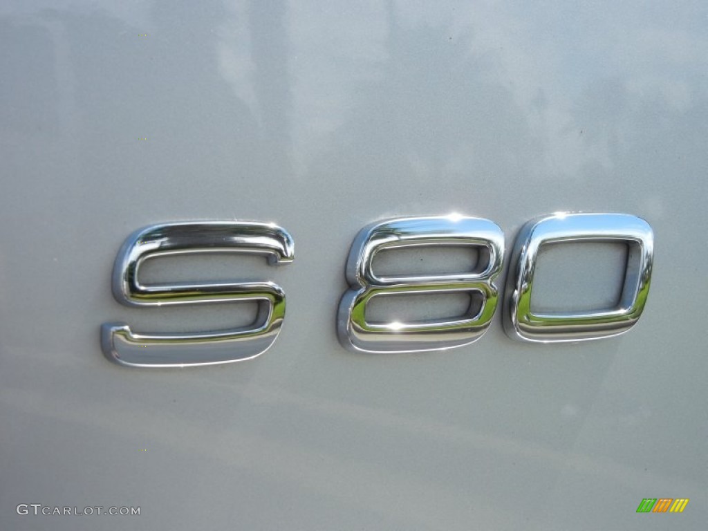 2006 Volvo S80 2.5T Marks and Logos Photos
