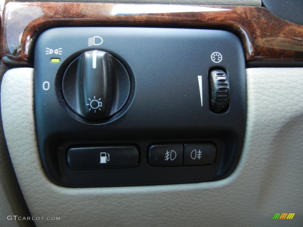 2006 Volvo S80 2.5T Controls Photos