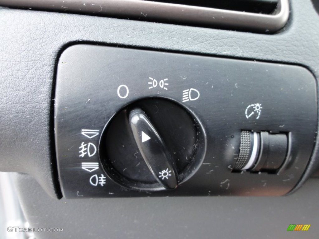 2001 Audi A6 4.2 quattro Sedan Controls Photos