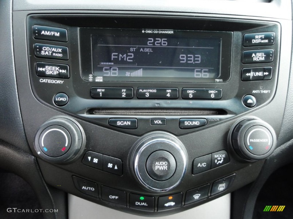 2004 Honda Accord EX Coupe Audio System Photos