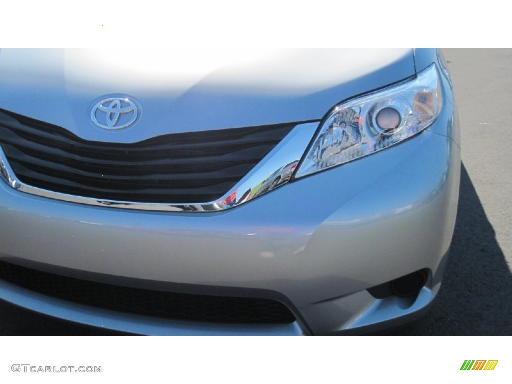 2011 Sienna LE - Silver Sky Metallic / Light Gray photo #9