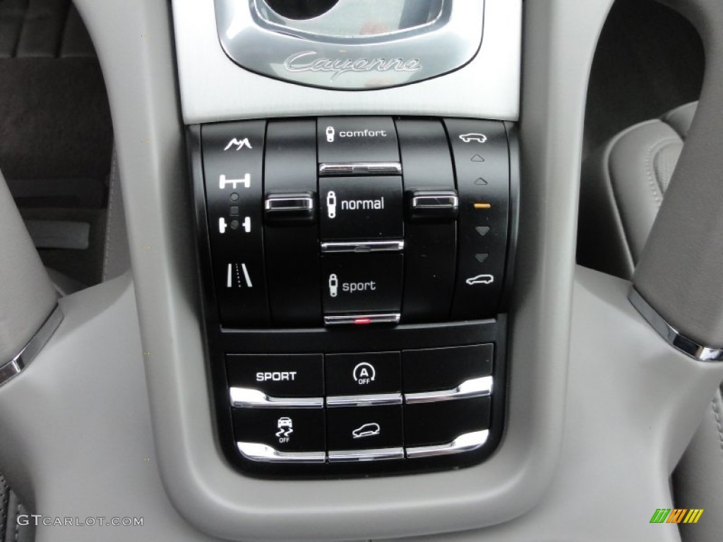 2011 Porsche Cayenne Turbo Controls Photo #54605508