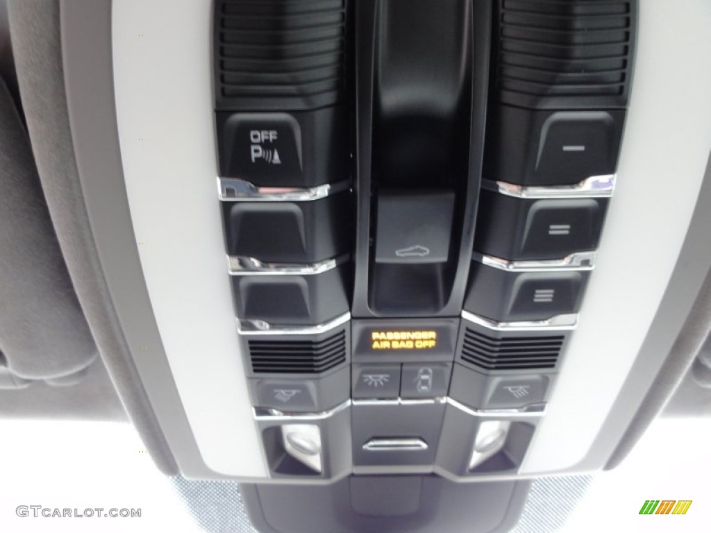 2011 Porsche Cayenne Turbo Controls Photo #54605515