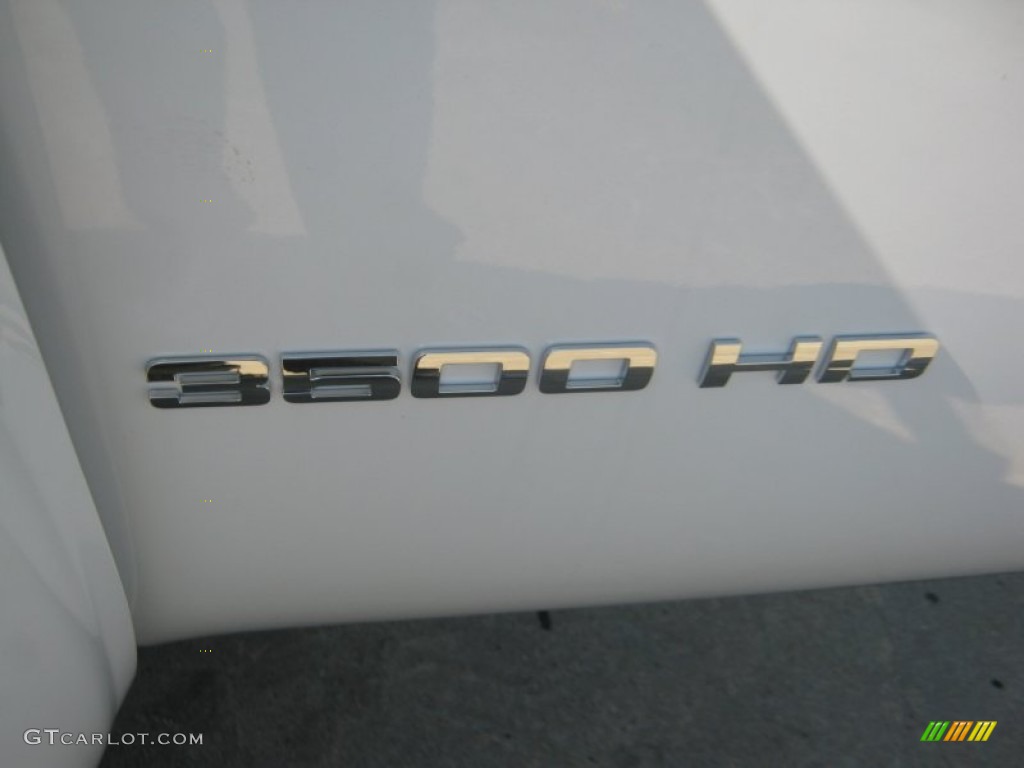2011 Chevrolet Silverado 3500HD Regular Cab 4x4 Chassis Marks and Logos Photos