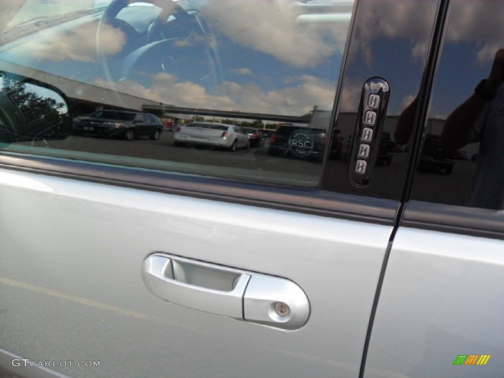 2005 Mountaineer V8 AWD - Satellite Silver Metallic / Midnight Grey photo #6