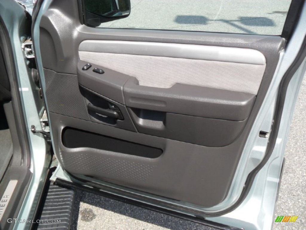 2005 Mercury Mountaineer V8 AWD Door Panel Photos