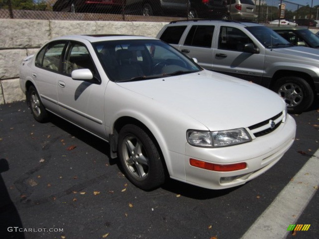 1998 Maxima SE - Arctic White Pearl Metallic / Beige photo #1