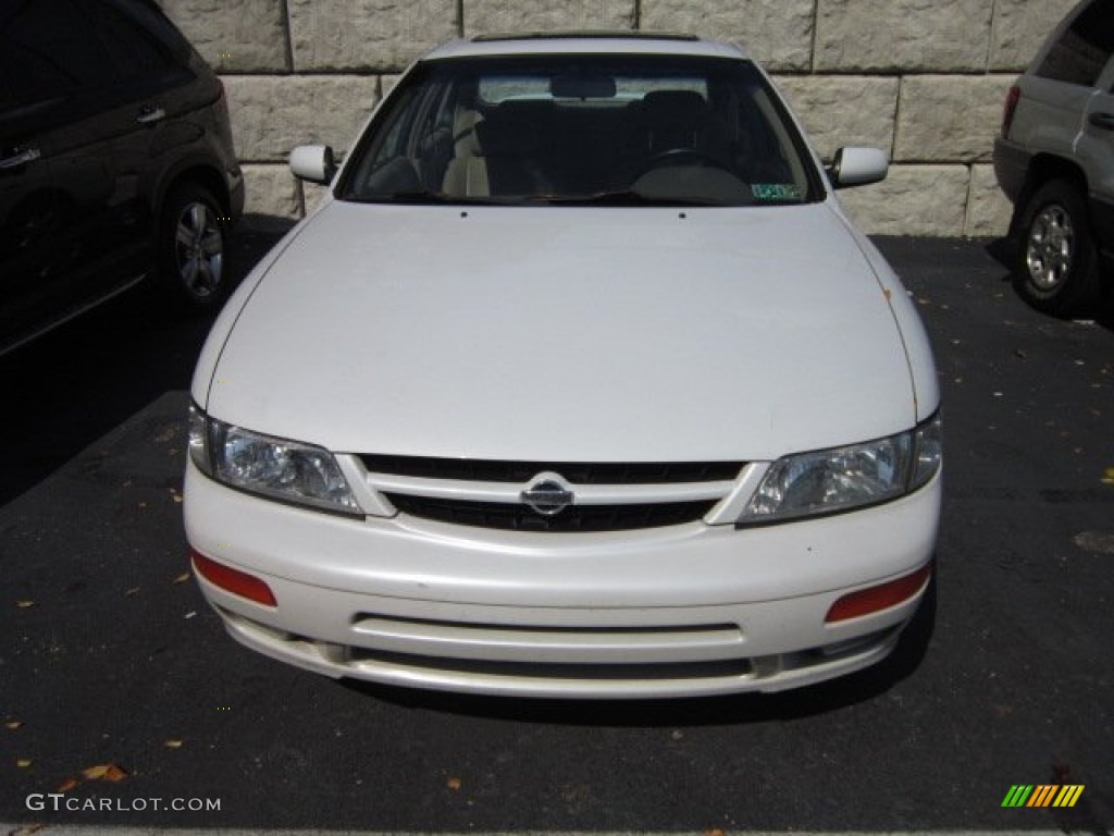 1998 Maxima SE - Arctic White Pearl Metallic / Beige photo #2
