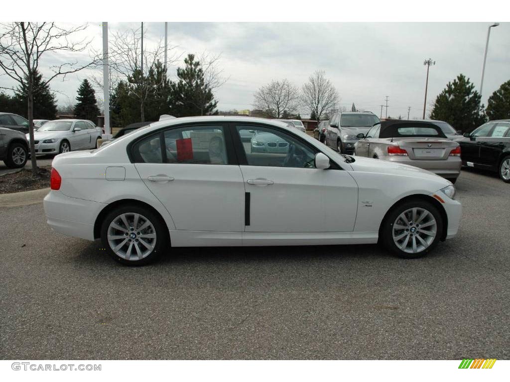 2009 3 Series 328xi Sedan - Alpine White / Beige Dakota Leather photo #6