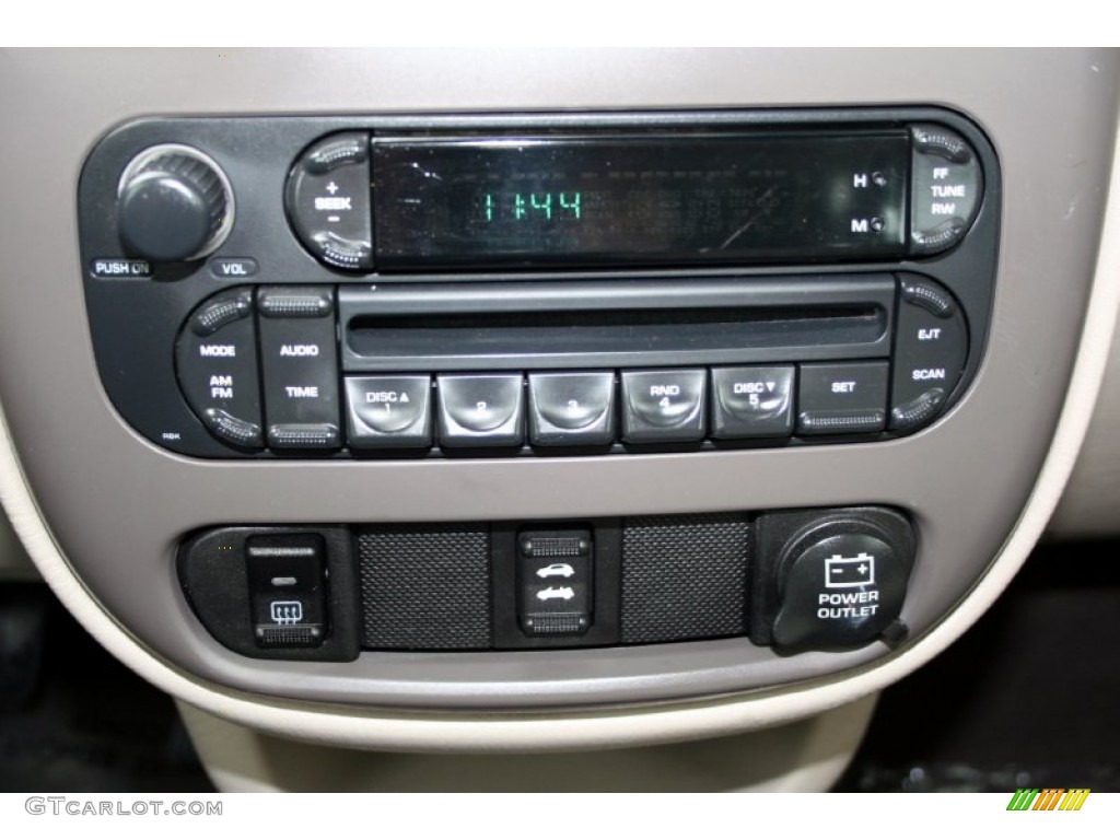 2005 Chrysler PT Cruiser Touring Turbo Convertible Controls Photo #54626206