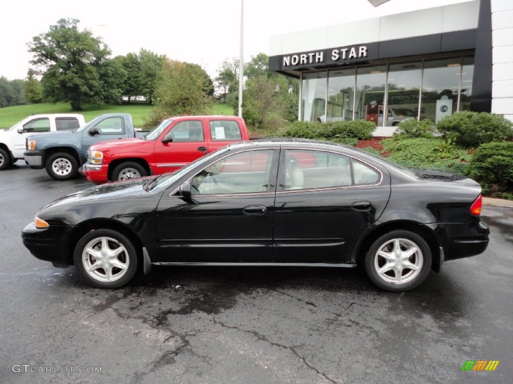 2001 Alero GL Sedan - Onyx Black / Neutral photo #2