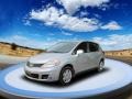 Brilliant Silver - Versa 1.8 S Hatchback Photo No. 1