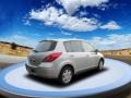Brilliant Silver - Versa 1.8 S Hatchback Photo No. 3