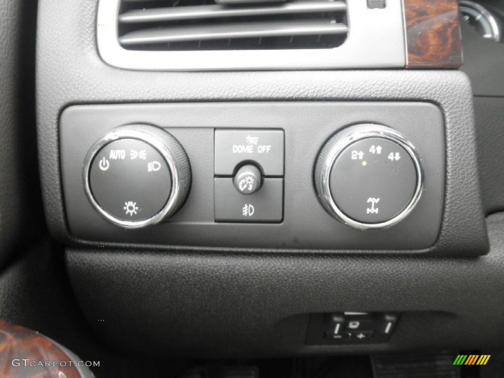 2012 GMC Sierra 3500HD Denali Crew Cab 4x4 Dually Controls Photo #54640083