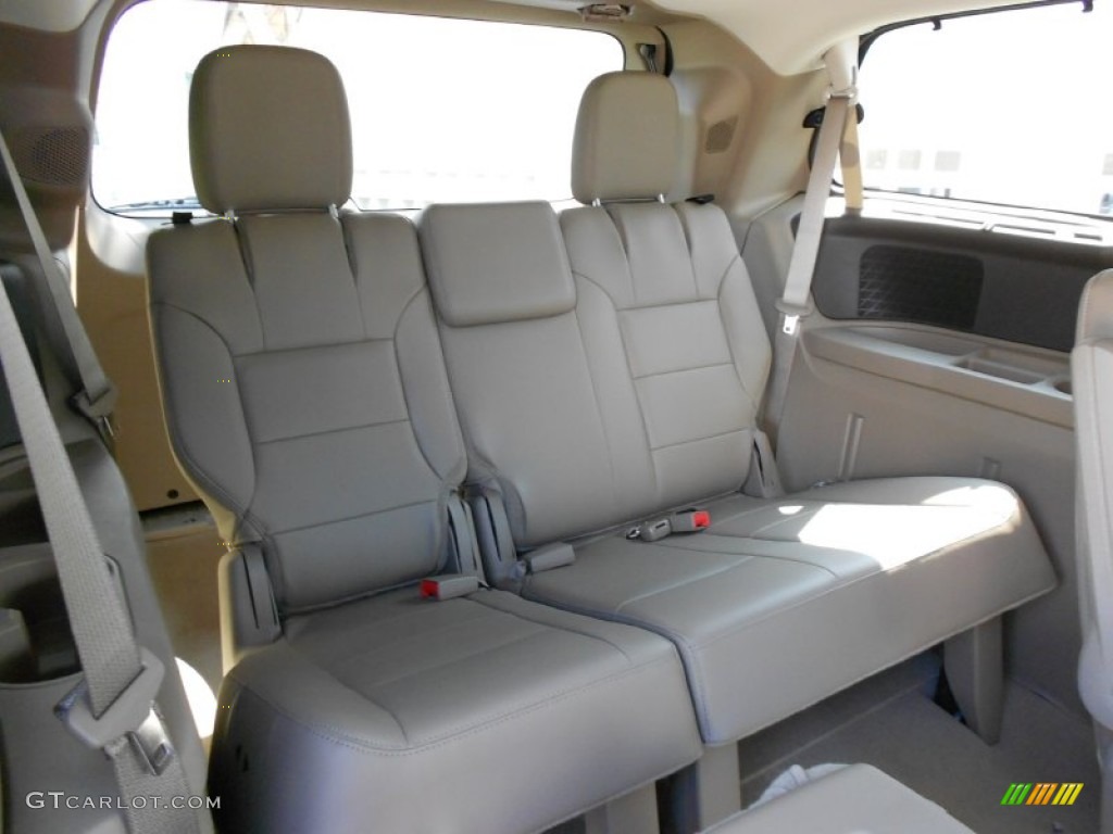 Sierra Sand Interior 2012 Volkswagen Routan SEL Photo #54641763