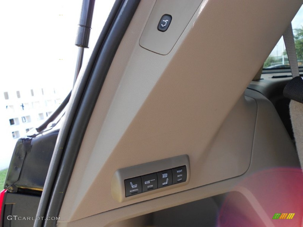 2012 Volkswagen Routan SEL Controls Photo #54641781