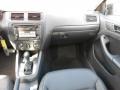 Black - Jetta SE Sedan Photo No. 15
