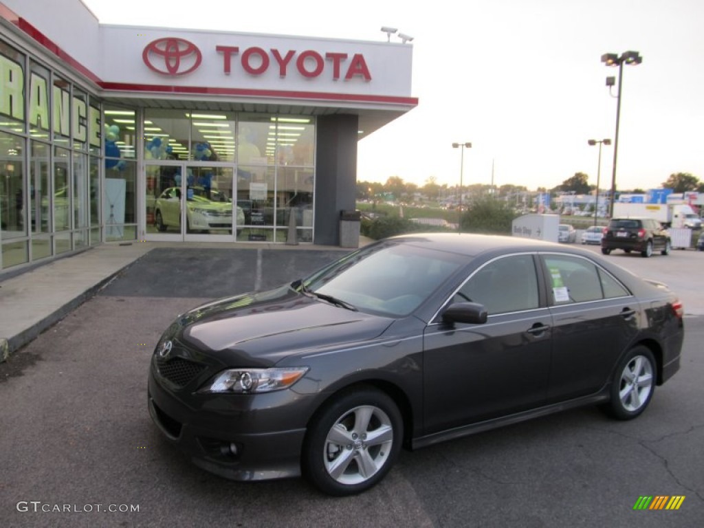 2011 Camry SE - Magnetic Gray Metallic / Dark Charcoal photo #1