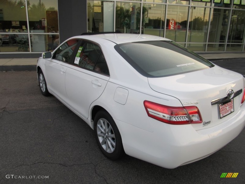 2011 Camry XLE - Super White / Ash photo #3