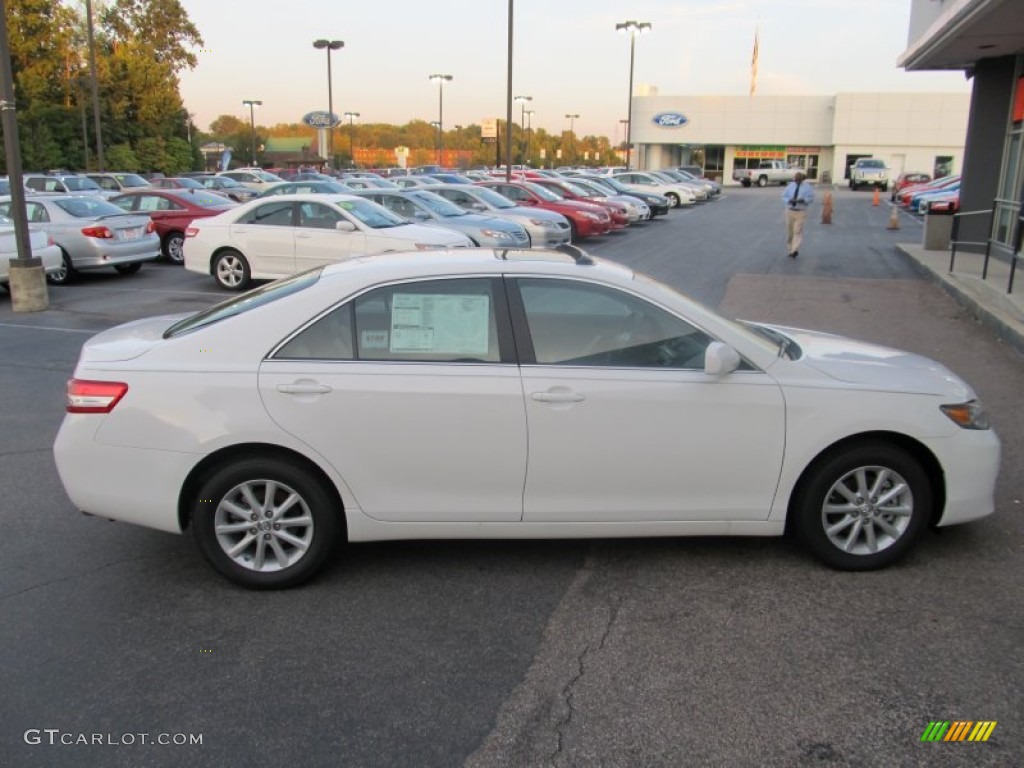 2011 Camry XLE - Super White / Ash photo #4