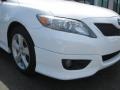 Super White - Camry SE Photo No. 2