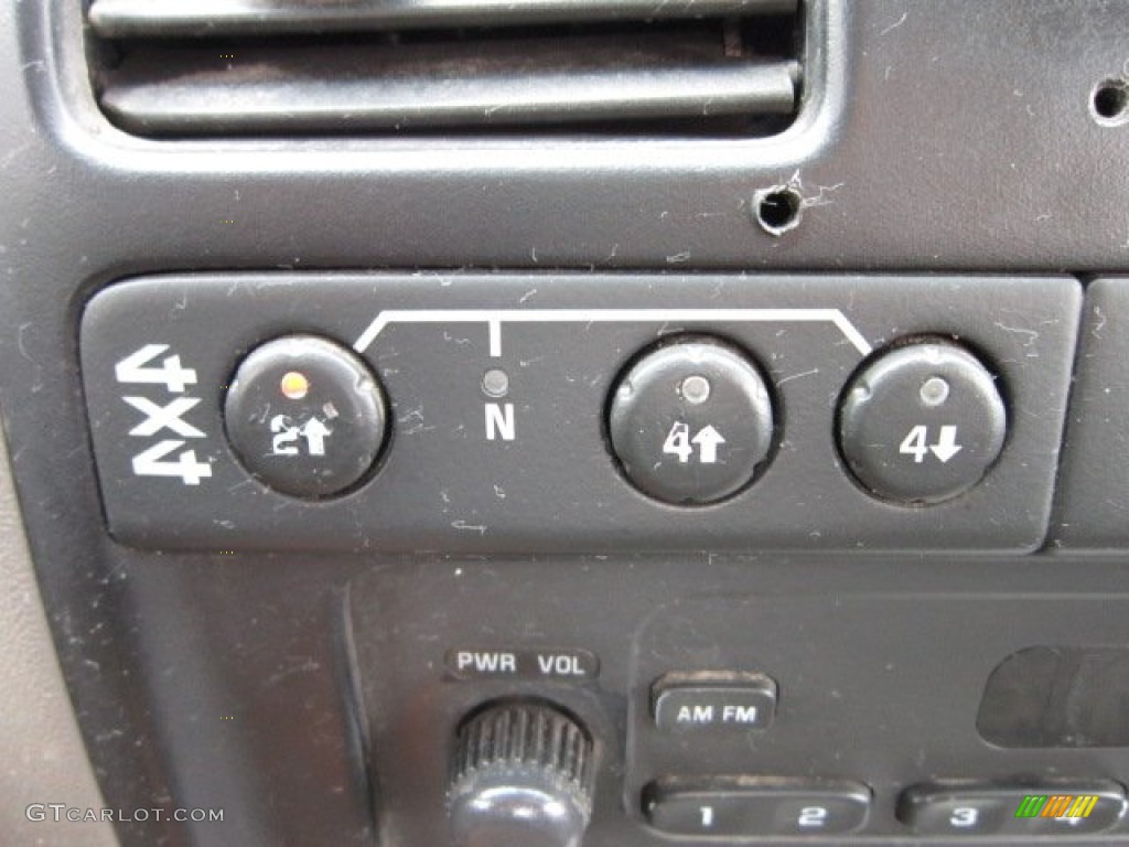 2005 Chevrolet Colorado Regular Cab 4x4 Controls Photo #54645975