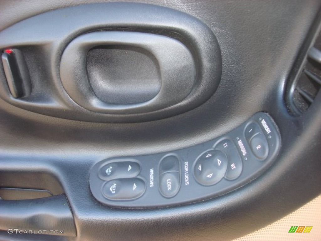 2000 Chevrolet Corvette Convertible Controls Photo #54646302