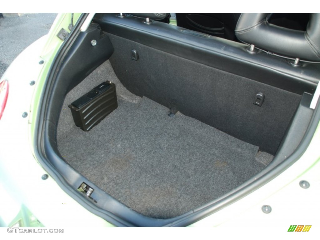 2002 Volkswagen New Beetle GLS Coupe Trunk Photos