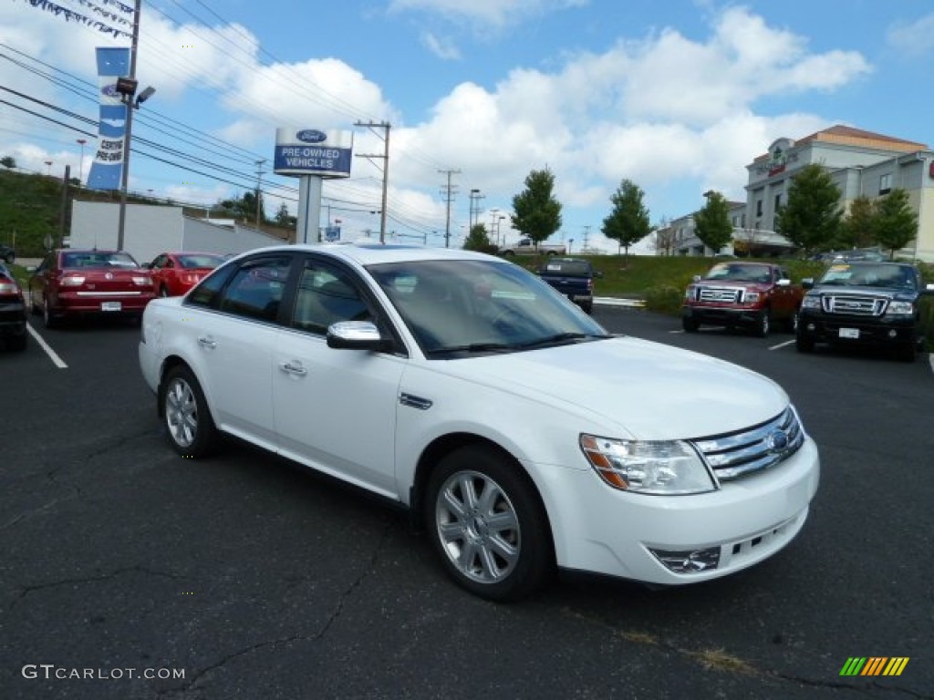 Oxford White Ford Taurus