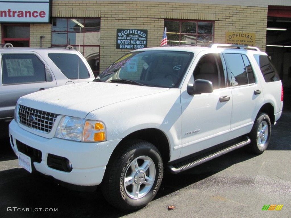 2004 Explorer XLT 4x4 - Oxford White / Medium Parchment photo #1