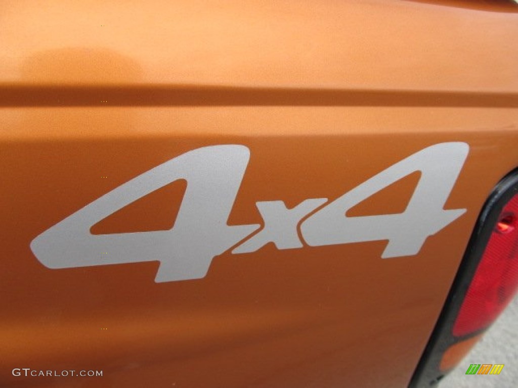 2000 Mazda B-Series Truck B3000 SE Extended Cab 4x4 Marks and Logos Photos