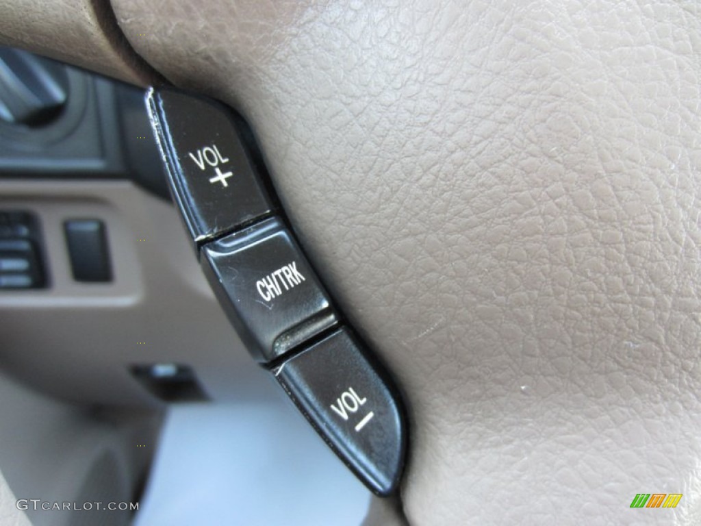 2004 Isuzu Rodeo S 4WD Controls Photo #54653775