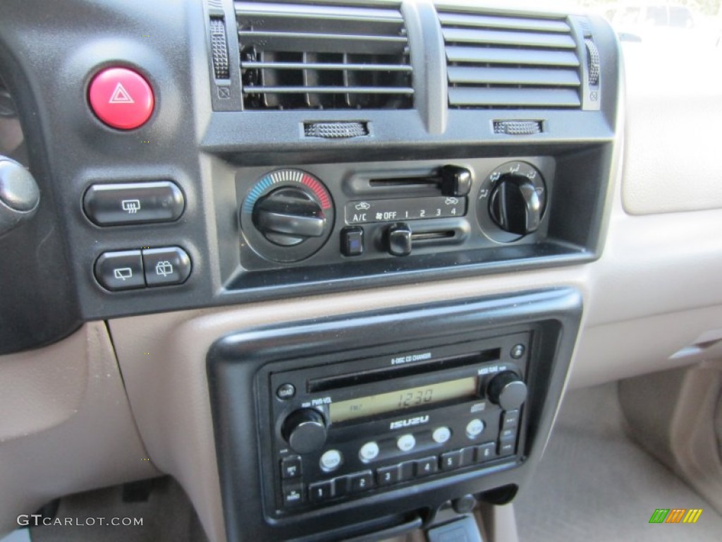 2004 Isuzu Rodeo S 4WD Controls Photos