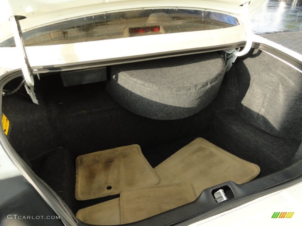 2006 Grand Marquis LS - Vibrant White / Light Camel photo #8