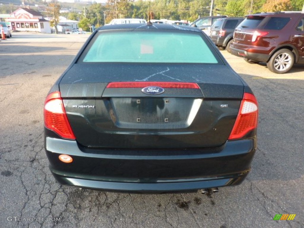 2010 Fusion SE - Atlantis Green Metallic / Camel photo #3