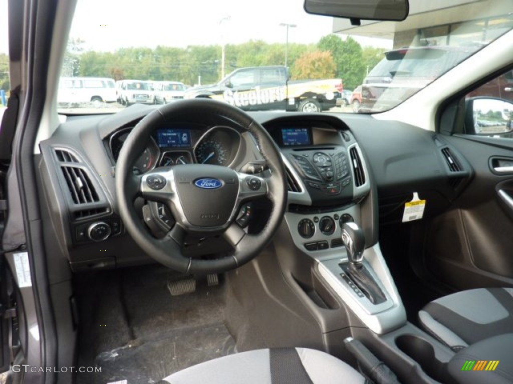 2012 Focus SE Sport 5-Door - Sterling Grey Metallic / Two-Tone Sport photo #12