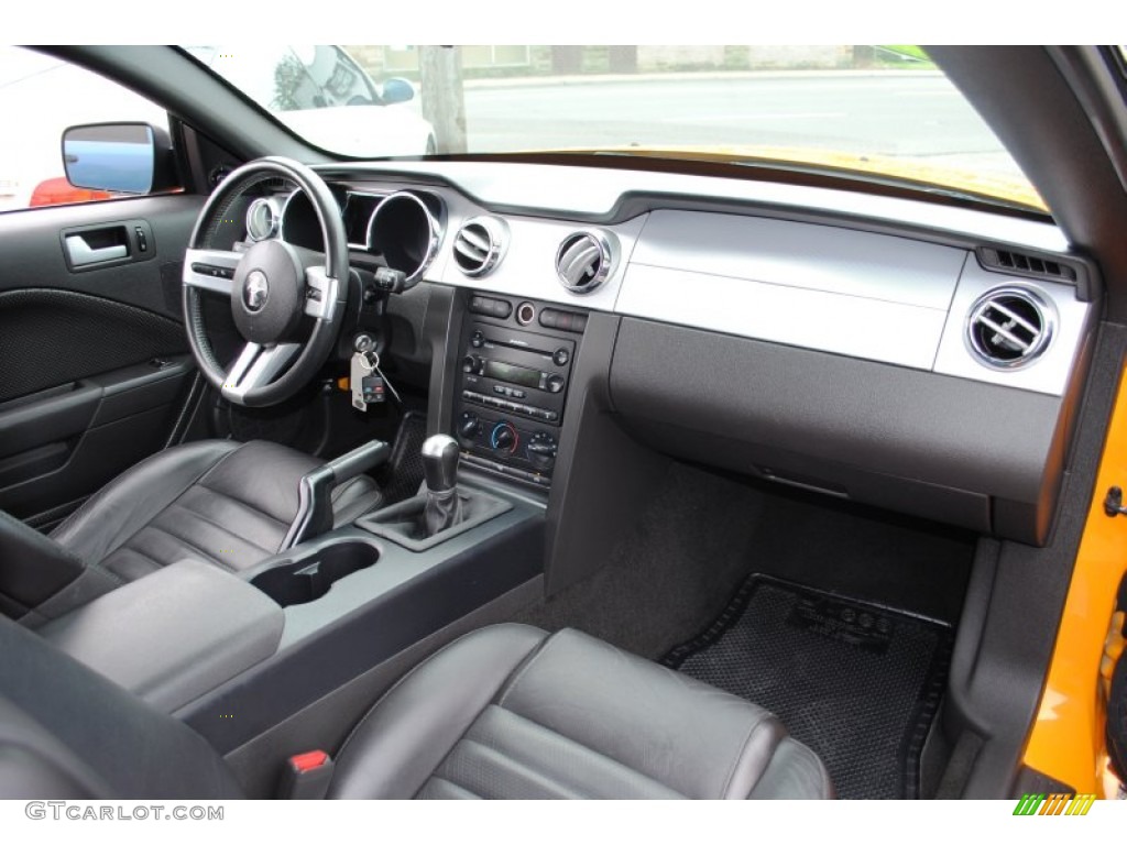 2007 Ford Mustang GT Deluxe Coupe Dashboard Photos